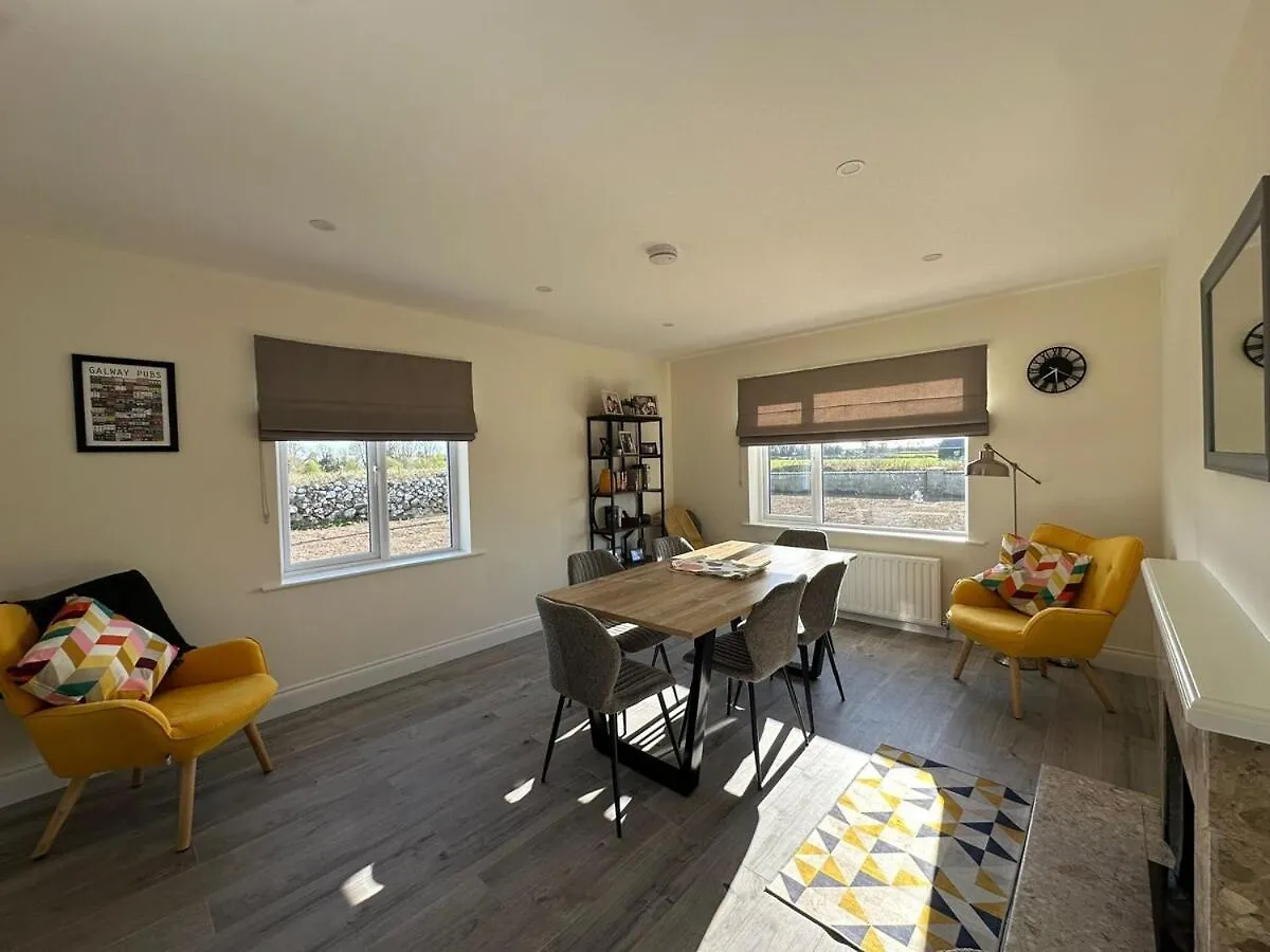 Modern Refurbished Claregalway Cottage - Sleeps 8 Galway